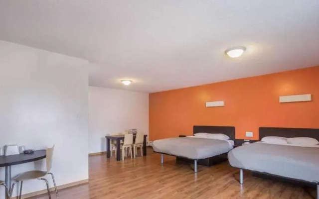 Motel 6-Camrose, AB