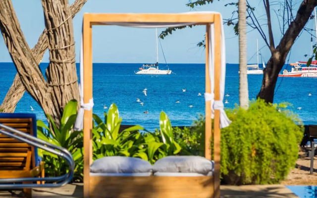 Jet Luxury at Langosta BeachResortVillas