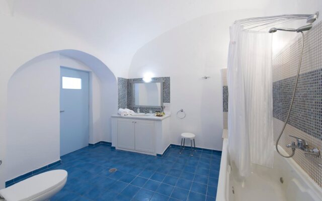 Kastro Suites