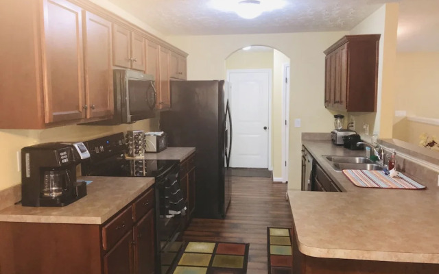 Spacious 3 BR Ranch House W Patio Yard in a Quiet Suburb
