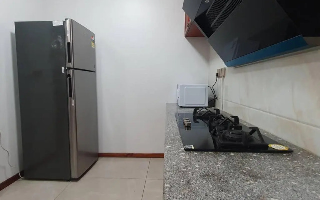 Exquisite 3-Bedroom Unit With Free Parking.