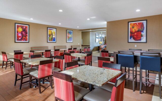 Comfort Suites Southfield/Detroit