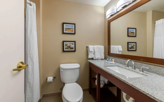 Comfort Inn & Suites Northern Kentucky