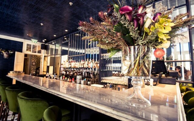 The Alma Hotel and Lounge 