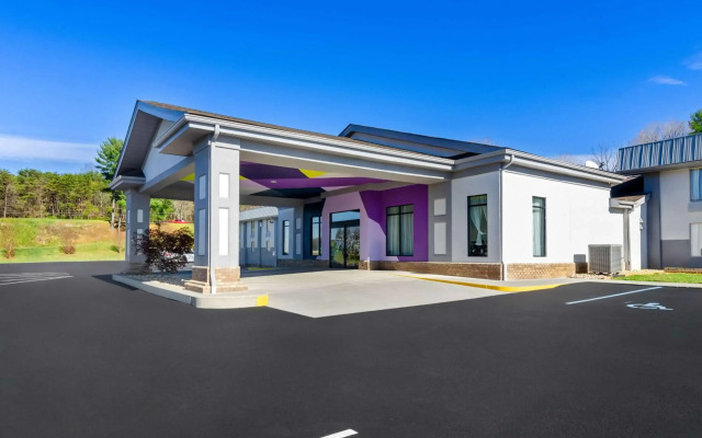 Spark by Hilton Daleville Roanoke North