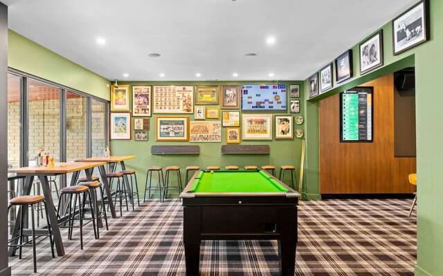 Morayfield Tavern & Motel