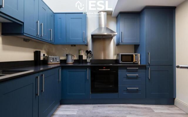 Entire Luxury Apartment Block - Sleeps 18 - Overlooking Shrewsbury Square