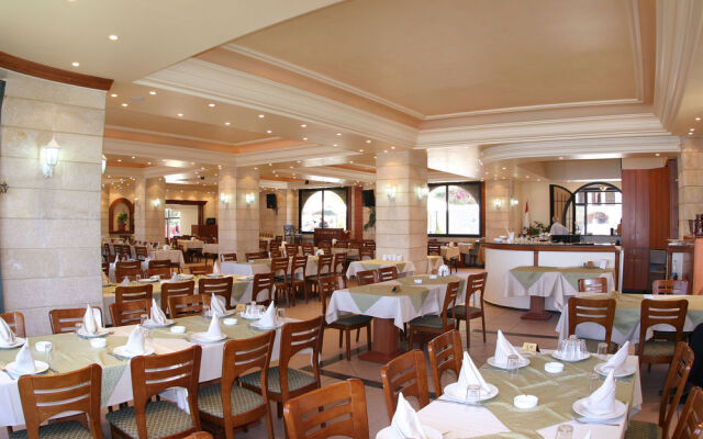 The Valley View Hotel