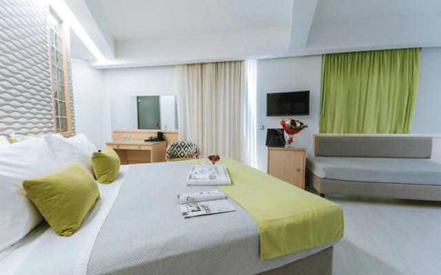 Отель Semiramis City