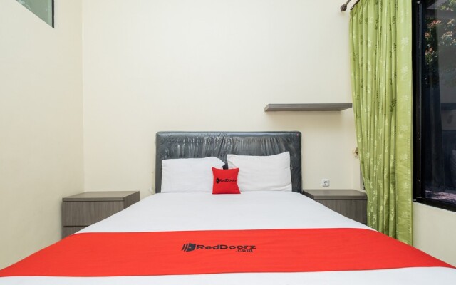 RedDoorz Plus @ Grace Residence Surabaya