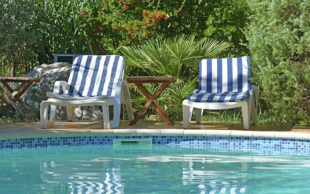 Modern Villa in Gareoult with Private Pool