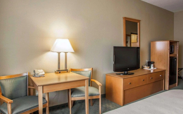 Quality Inn near I-72 and Hwy 51