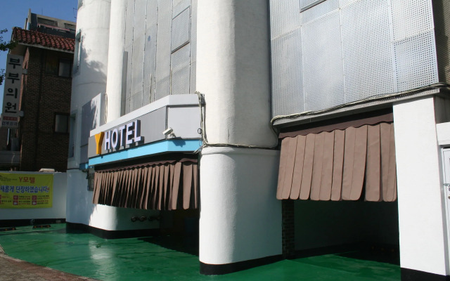 Y Hotel