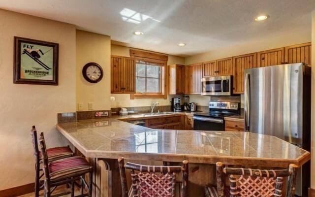 Luxury 2 Bedroom Mountain Vacation Rental in Breckenridge with Access to a Hot Tub Just Two Blocks from Main Street