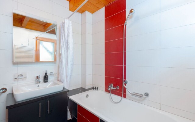 Crystal de Neige Luxury Chalet Spa & Jacuzzi