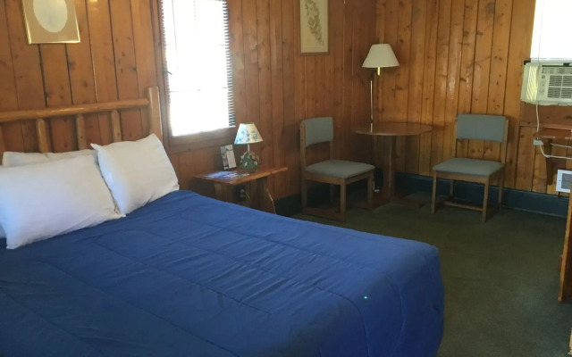 Pines Motel