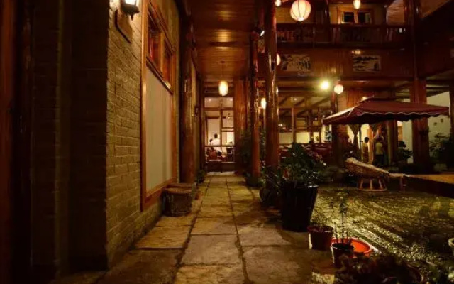 Huayutang Renwen Inn