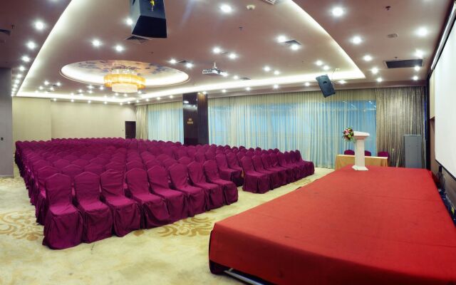 Shenzhen Baoan PLUS Gems Cube Hotel