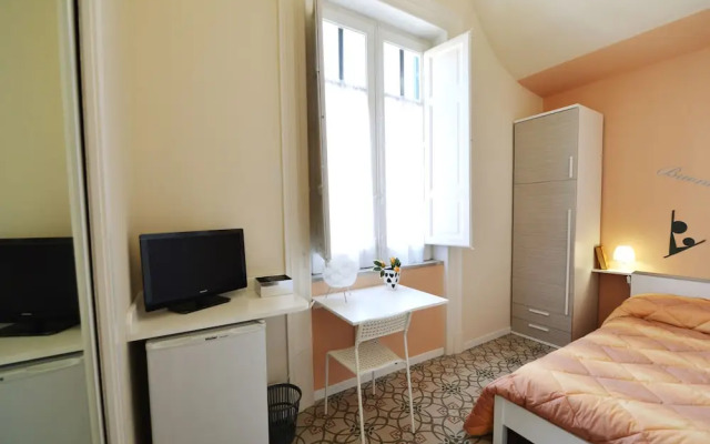 * 1 * 7 * 4 * Via Roma, Rooms Breakfast, B&B