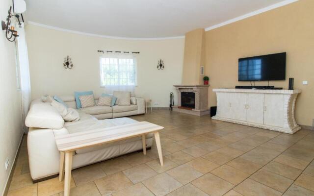 Villa Bliss 450 m2 Luxury Oasis with Saltwater Pool