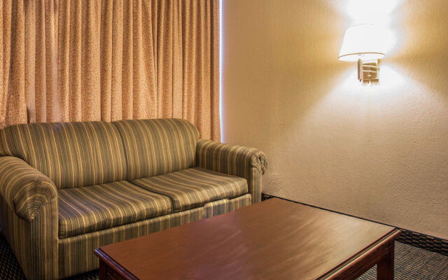 Econo Lodge Inn & Suites Lumberton