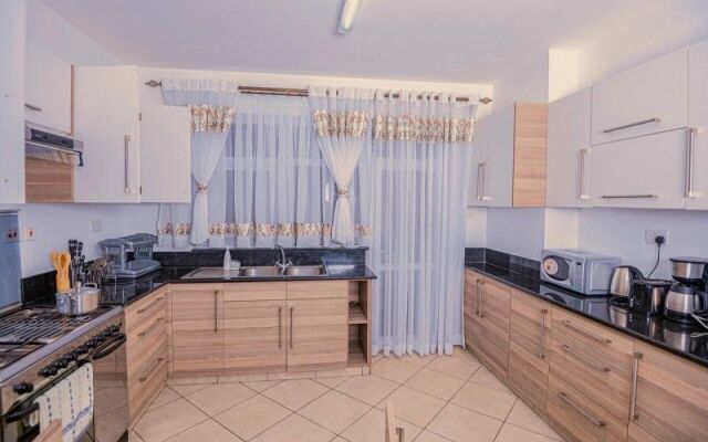 Sebuleni Luxury Apartment by Homes by Della
