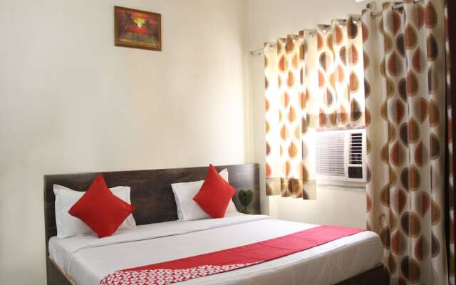 OYO 12956 Royal Hotel