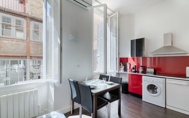 Modern Studio 3 Minutes From the Old Port!