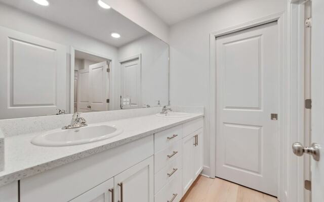 Charming 2bd/1.5ba Beachfront Condo w/ Pool View