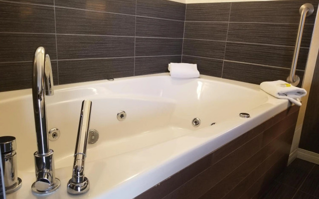 Holiday Inn Express Edmonton Downtown by IHG