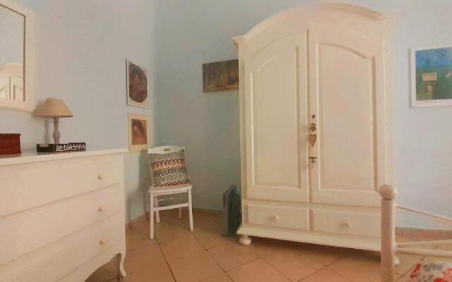 Donna Manu', in posizione centralissima, tra Stazione Centrale, Metro e Aeroporto