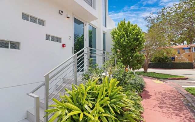 Roami at Harding Ave