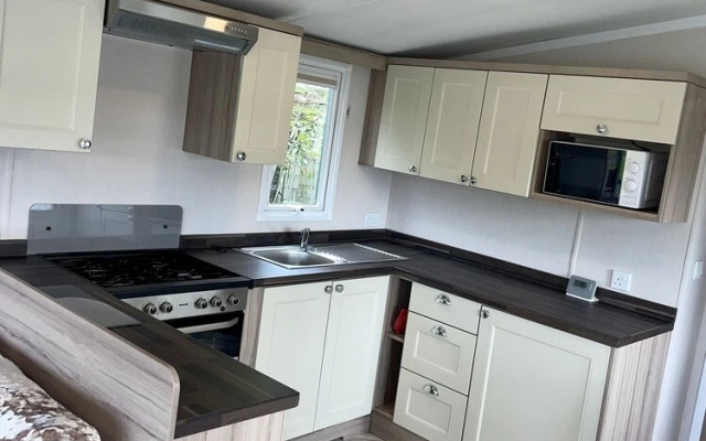 Homely 2 bed Chalet Tuxford