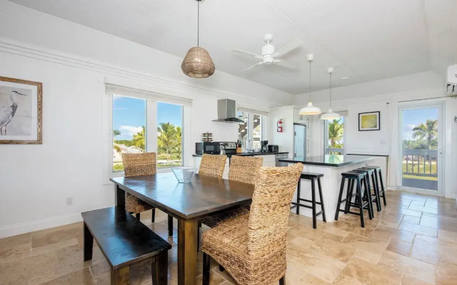 Island Hideout: Quaint Cottage, Moments From The Beach — фото 3