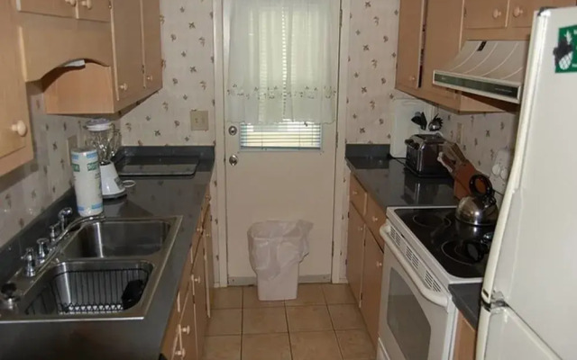 Guest G 61 4 Br Cottage by RedAwning