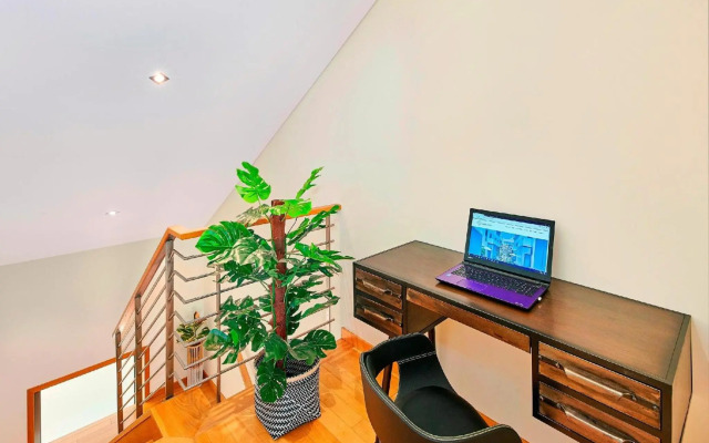 Beautiful Town Centre Apartment with Shared Pool