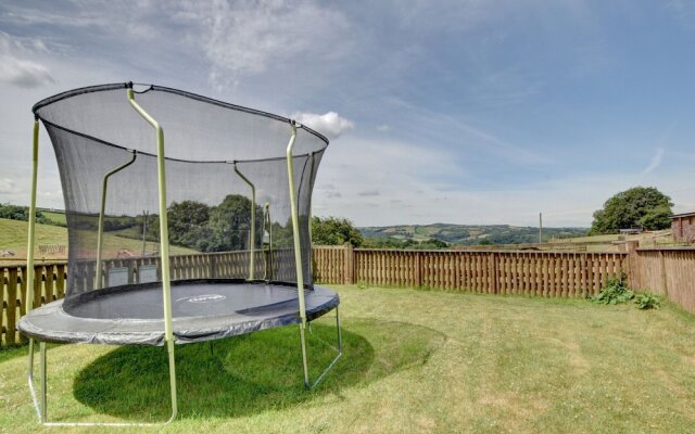 Charming apartment in Bampton with Jacuzzi