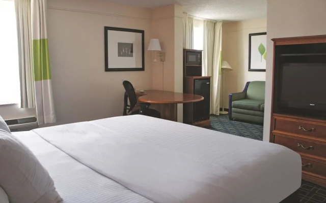 La Quinta Inn & Suites By Wyndham Tulsa Central