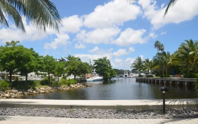 Oaks Marina & Tower Lux Condos