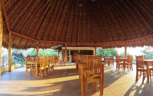 Las Palmeras Beach Hotel