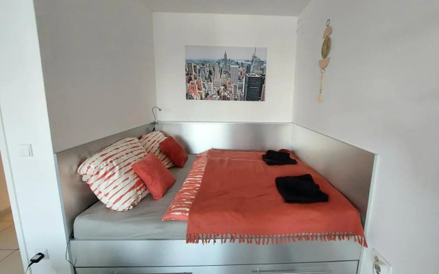 Mischek Tower Apartment with private terrace next to UNO