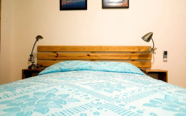 Bostoc, Knocking on Cuba