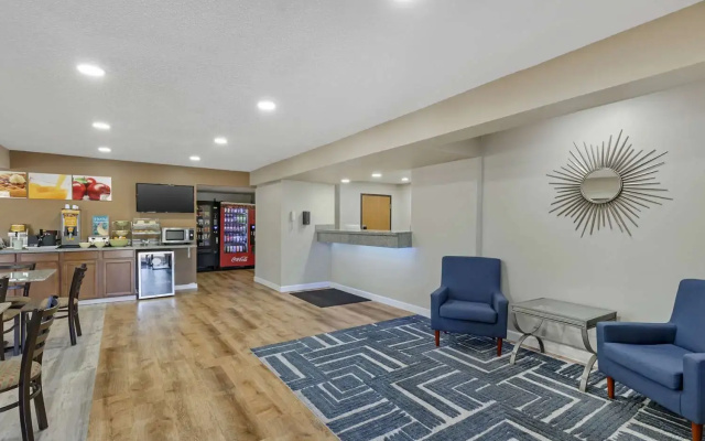 Super 8 Motel - Indianola/Des Moines Area