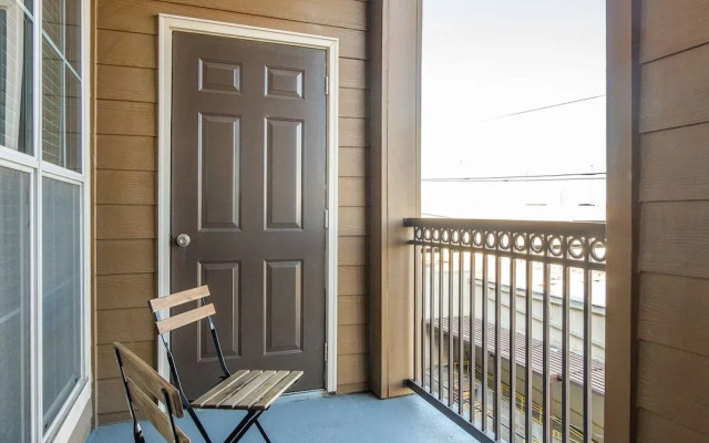 FRONTDESK Residences at Gramercy Apts Houston