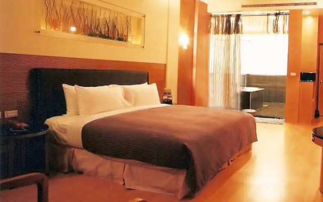 Royal Group Motel Chien Kuo Branch