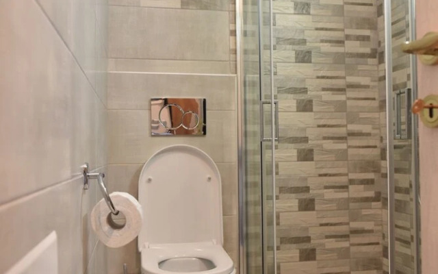 Cozy Apt in the Heart of Athens 8-2