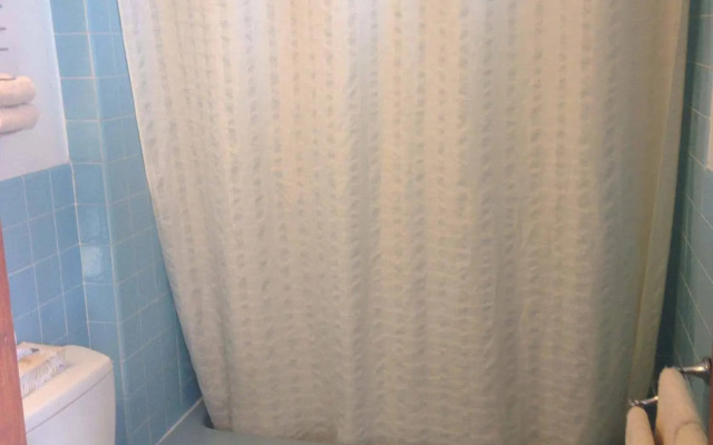 Colonial Valley Motel