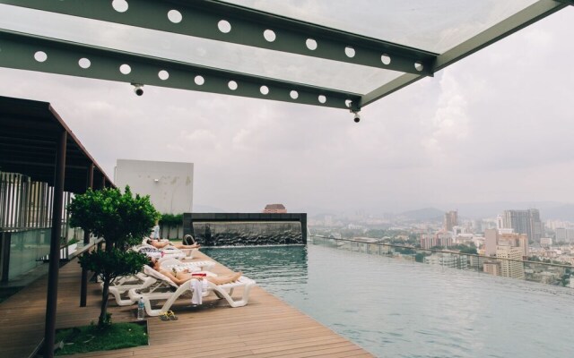 Grand Suite with Sky Pool