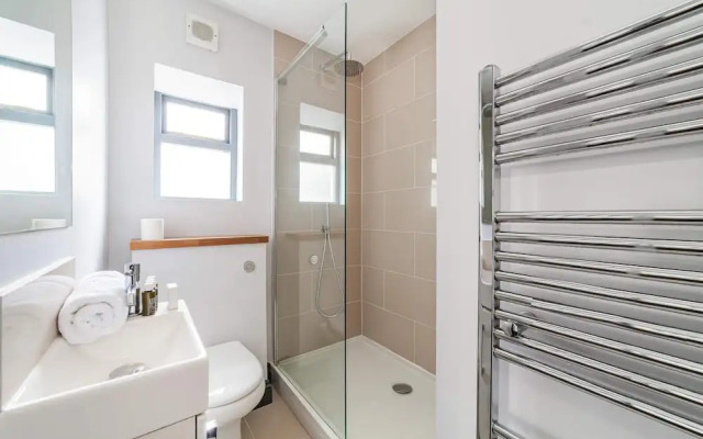 Colourful Southfields Charm