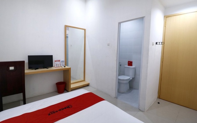 RedDoorz Plus @ Kapuk Business Park – Guest Rooms – Jakarta